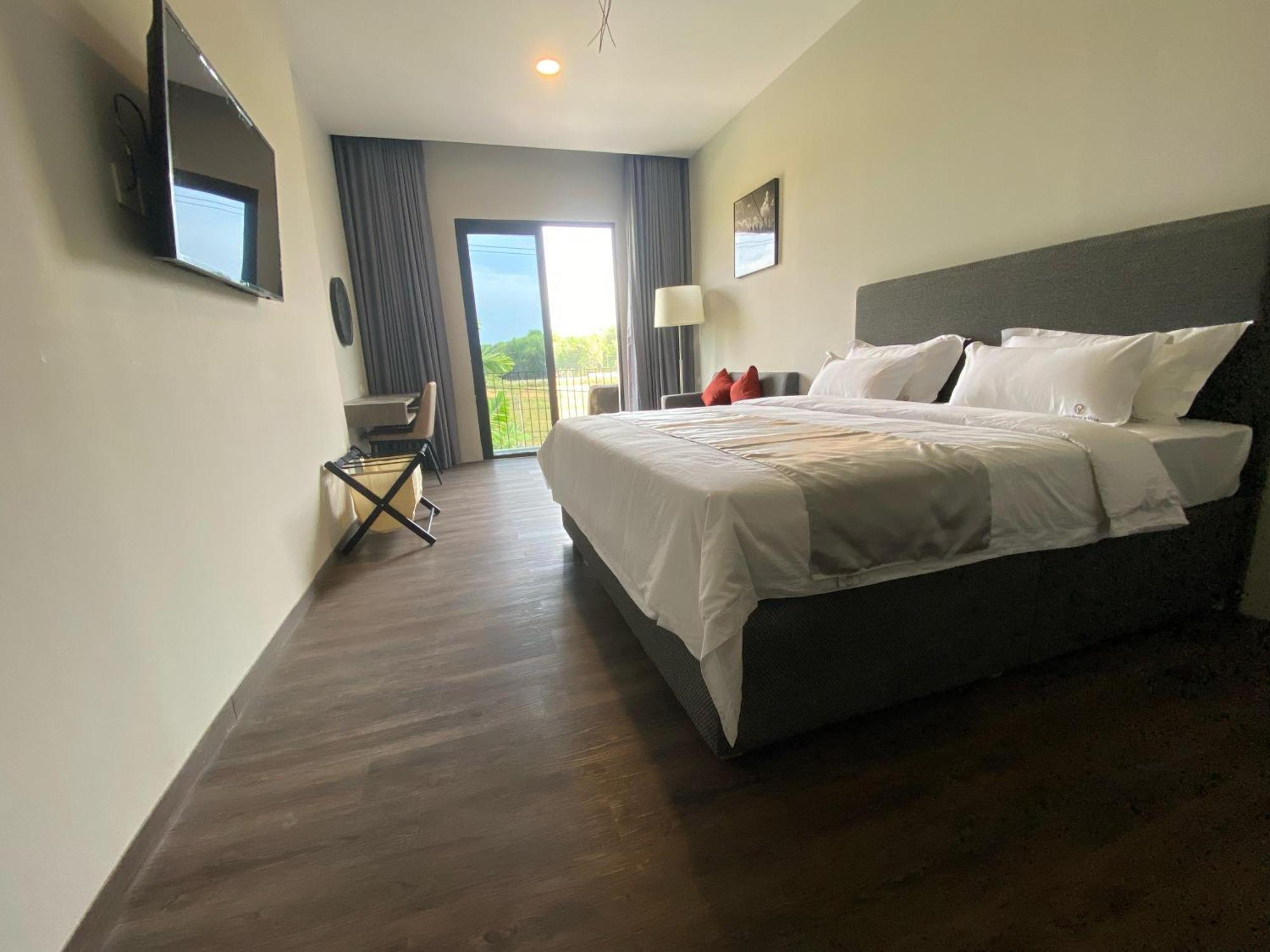 Onyx Hotel & Villa Tanjunguban Extérieur photo