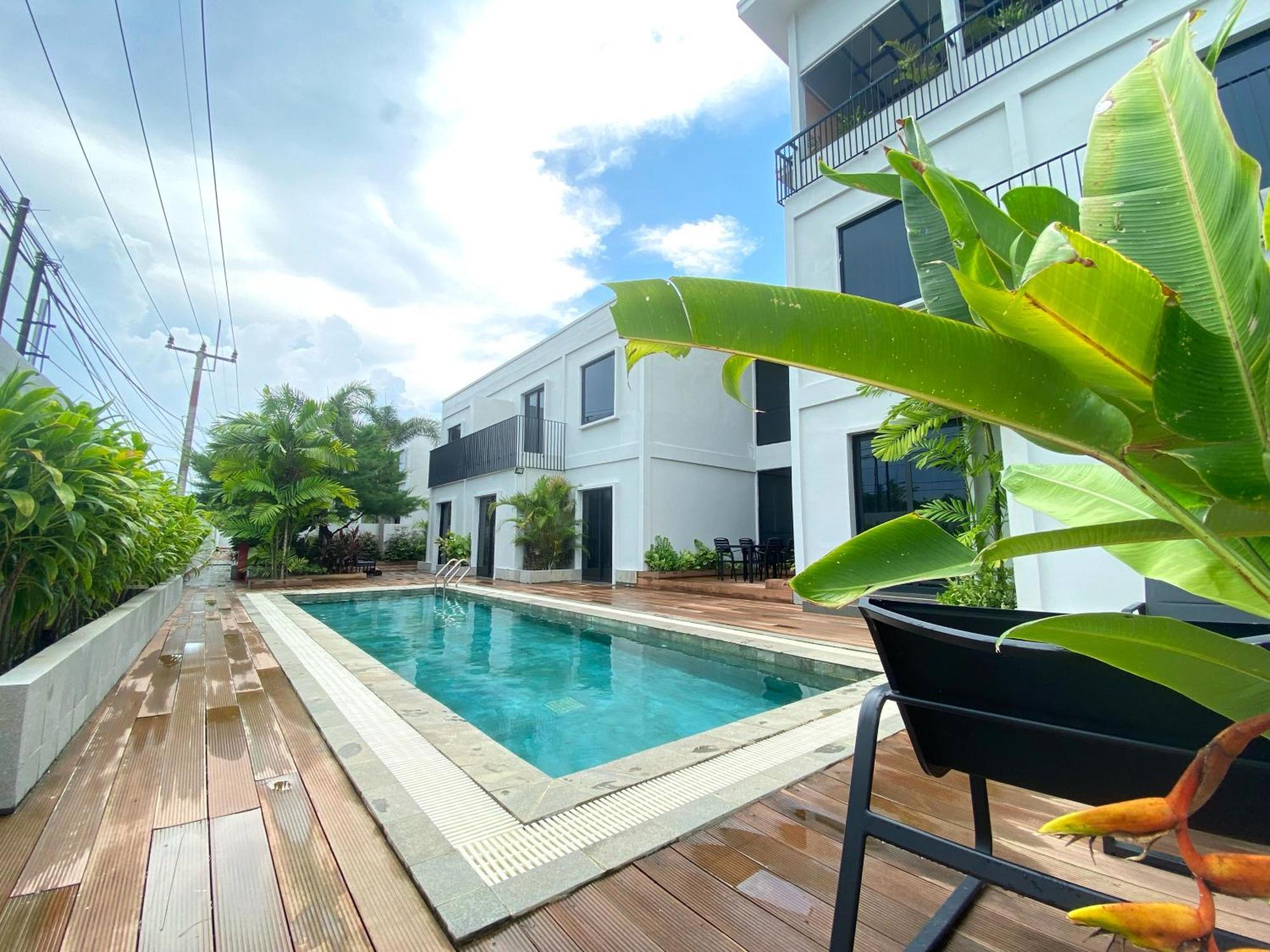 Onyx Hotel & Villa Tanjunguban Extérieur photo